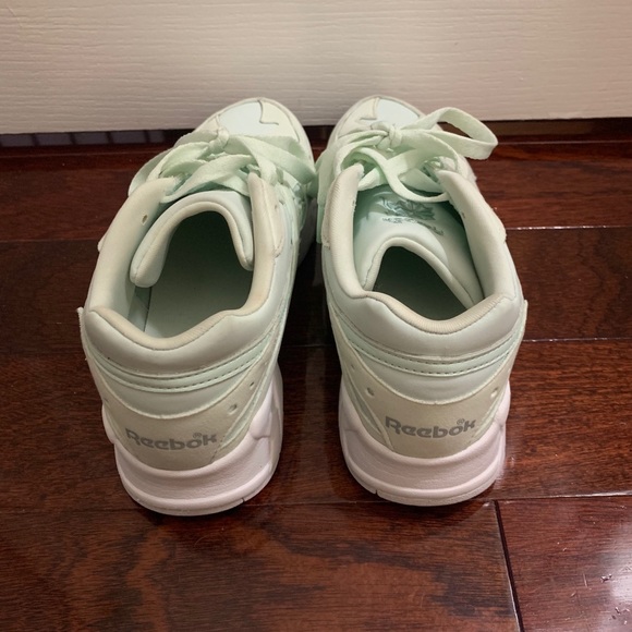 Reebok mint green women’s sneakers - Picture 4 of 5